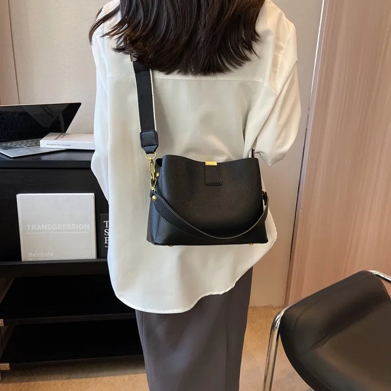 2024 New Trendy and Fashionable Handbag, High end and Western Style, Versatile in Summer, Crossbody Bucket Bag