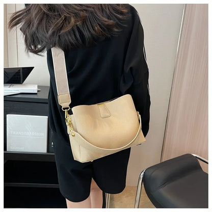 2024 New Trendy and Fashionable Handbag, High end and Western Style, Versatile in Summer, Crossbody Bucket Bag