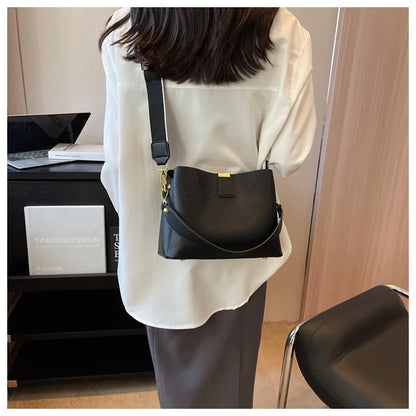 2024 New Trendy and Fashionable Handbag, High end and Western Style, Versatile in Summer, Crossbody Bucket Bag